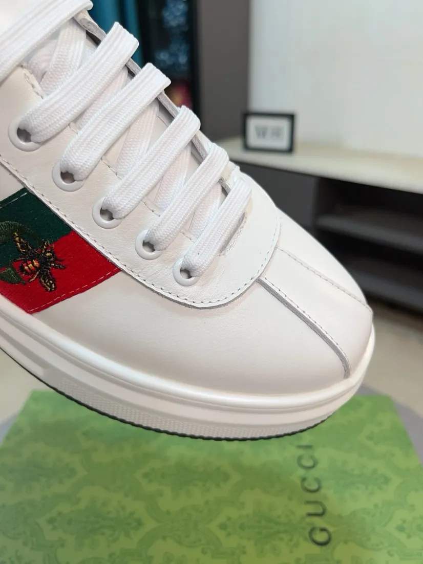 Factory price 420🌹🌹GUCCI [Gucci] New high-end brand of men's shoes, the latest fashionable casual men's shoes, trendy and versatile, relaxed and sporty style, uppers imported from Italy, first-layer cowhide, genuine leather lining and ultra-fine workmanship. Original personalized fashionable rubber wear-resistant outsole, light and comfortable on the foot, size 38-44
